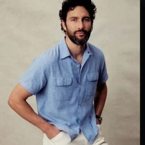 Buck Mason Men's Sky Chambray Linen Short Sleeve Camp Shirt Two Pocket